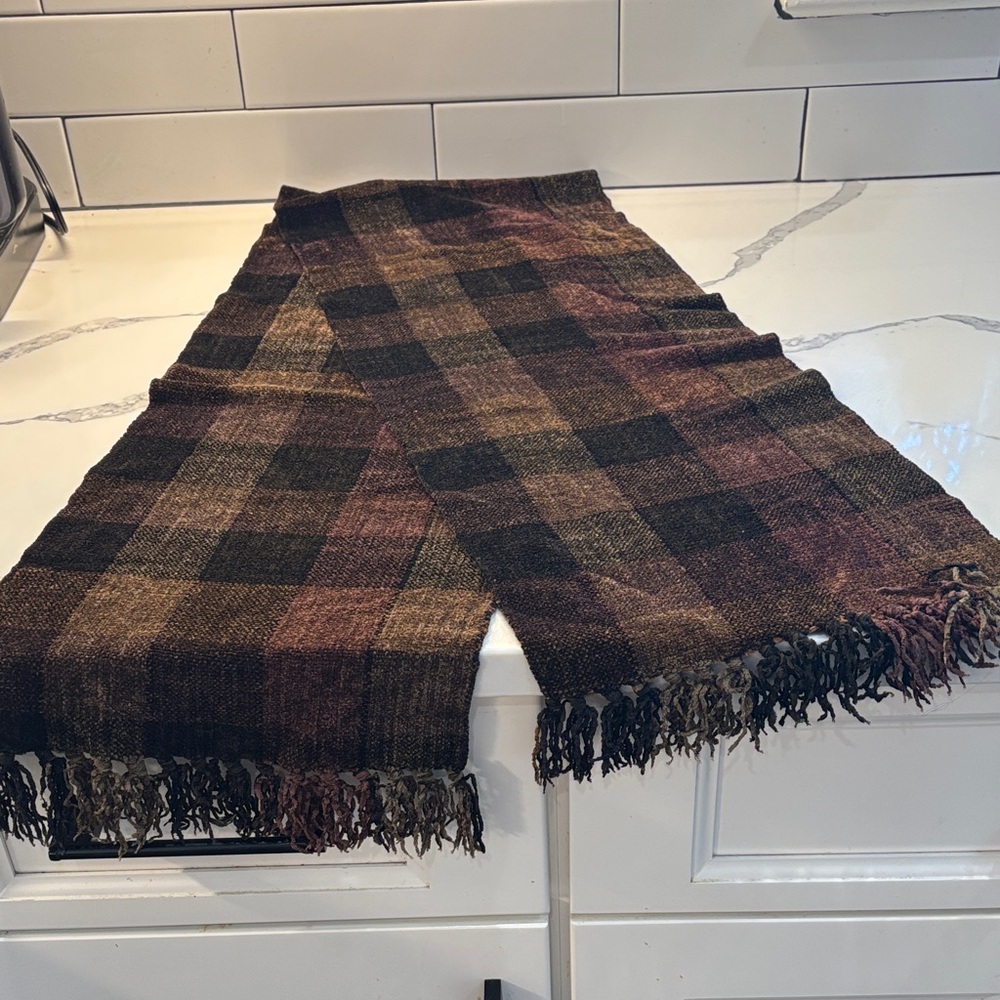Saks Fifth Avenue Plaid Fringe Winter Scarf - never worn